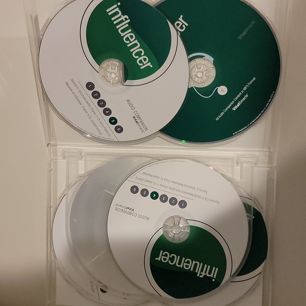 🟣🟣Influencer Book and Cds. - Picture 4 of 4